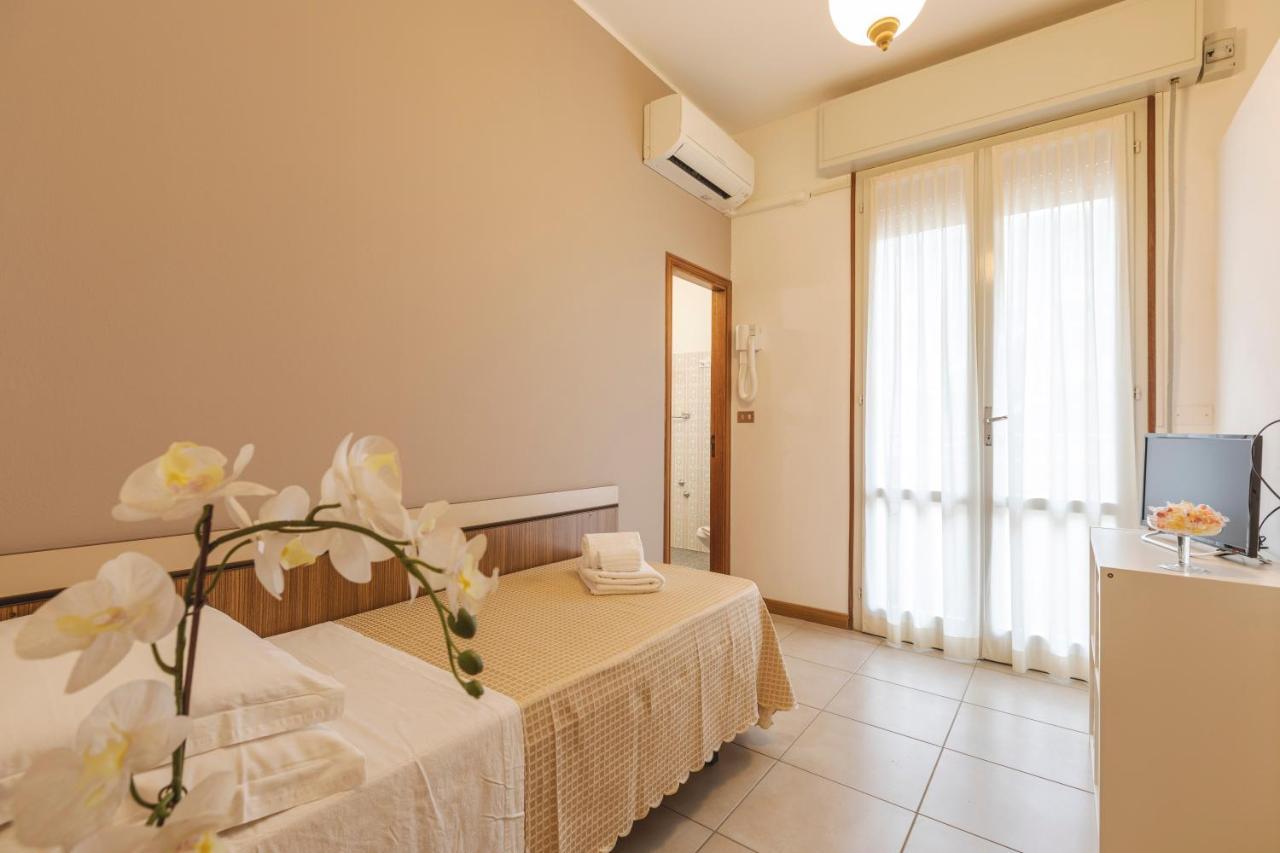 Hotel Clift Cervia Exterior foto