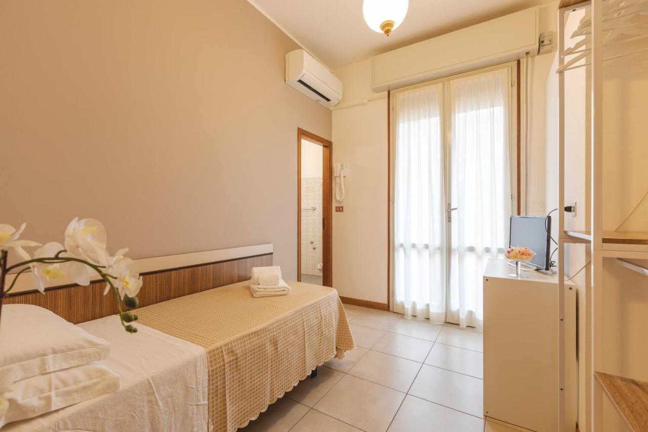 Hotel Clift Cervia Exterior foto